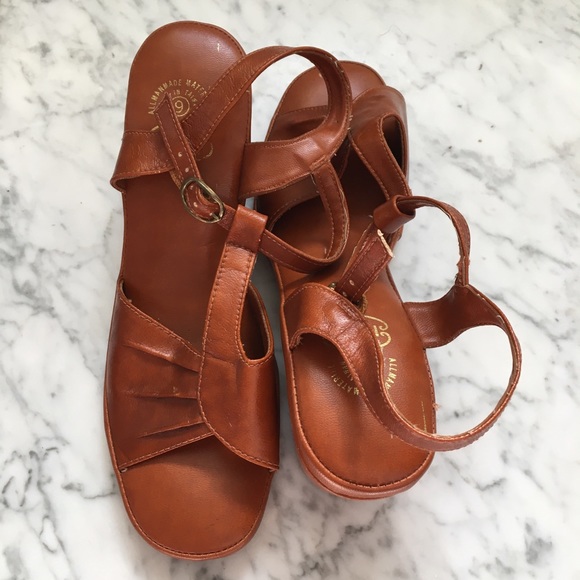 SOLD :: Vintage 70s T-Strap Wedge Sandals - Picture 5 of 7